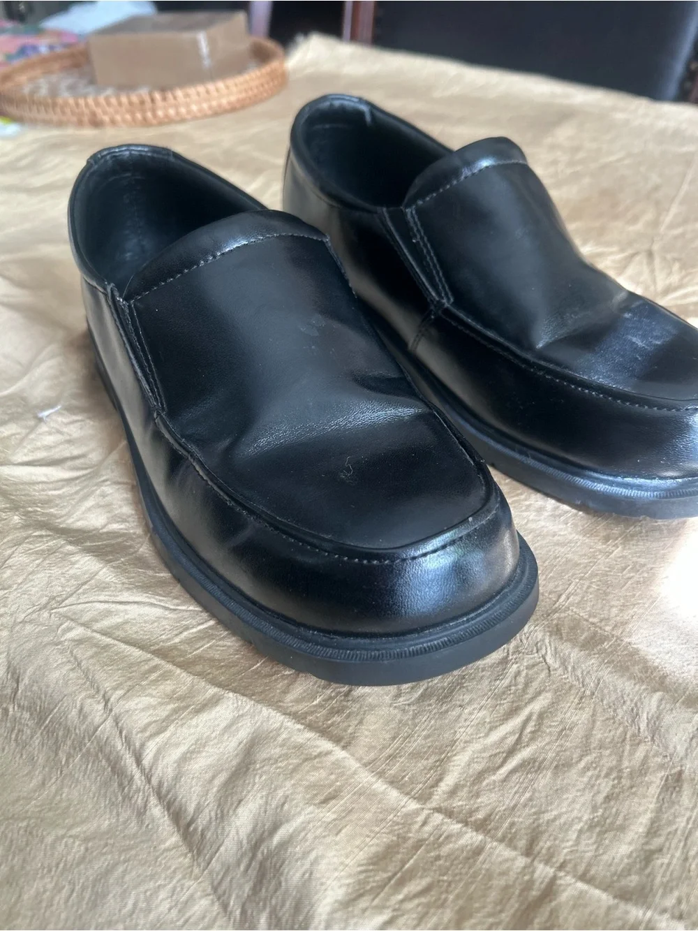 Buster Brown Boys Black Slip-On Dress Shoes size 6m.